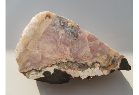 Agat, różowy chalcedon z Borówna