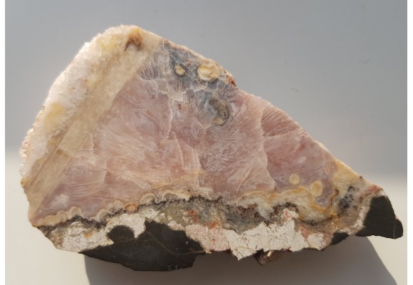 Agat, różowy chalcedon z Borówna