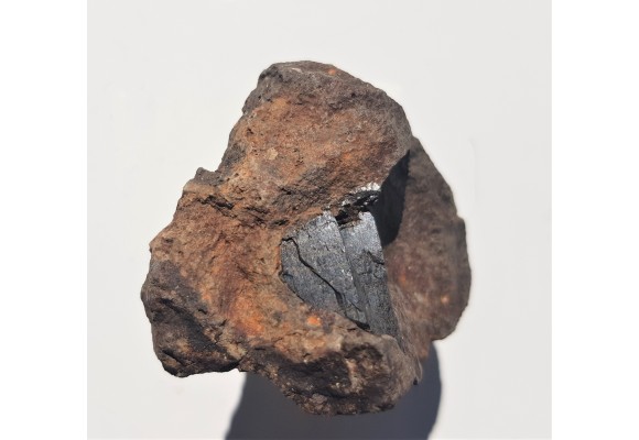 Duży augit w bazalcie z Różanej k. Złotoryi