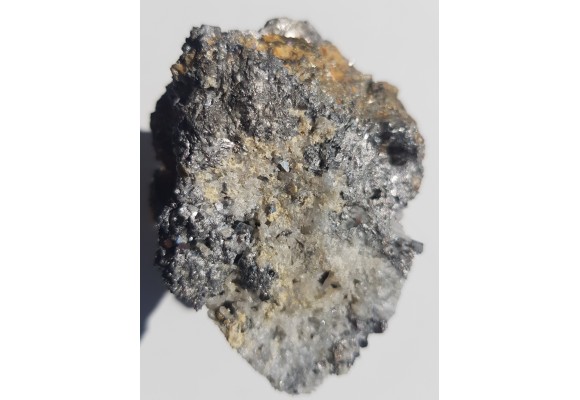 Żyła rudna z licznymi kryształami arsenopirytu z Radzimowic