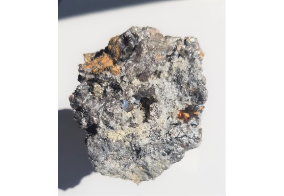 Żyła rudna z licznymi kryształami arsenopirytu z Radzimowic