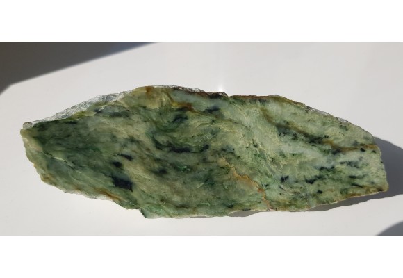 Okaz polerowanego nefrytu z Jordanowa Śląskiego