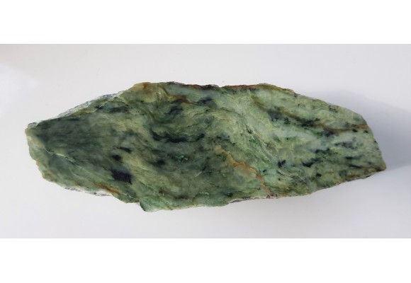 Okaz polerowanego nefrytu z Jordanowa Śląskiego