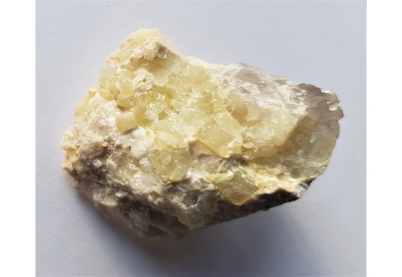 Duże, masywne skupienie zielonożółtego prehnitu z Zimnika k. Strzegomia