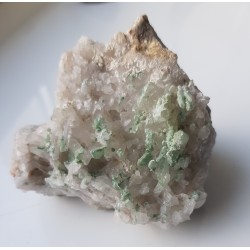 Pumpellyit na kwarcach z Karkonoszy (Obri Dul)