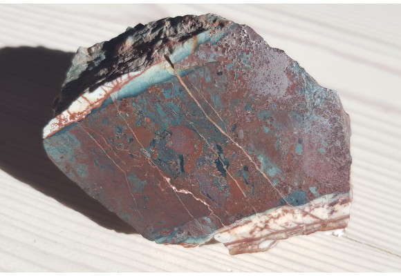 Masywna, miąższa żyła zielonego folerytu z Nowej Rudy