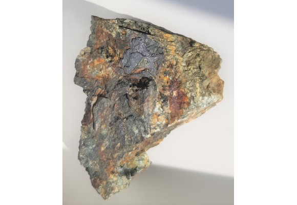 Tabliczkowaty ilmenit w gabrze z Nowej Rudy - Słupca