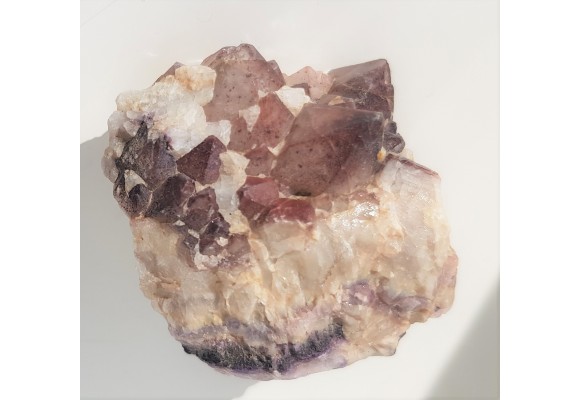 Szczotka kwarców żelazistych na fluorycie z Kletna