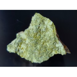 Epidot na powierzchni spękań granitu z Sobótki