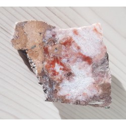 Żyłki chalcedonowo-kwarcowo-węglanowe w ryolicie z Ogorzelca