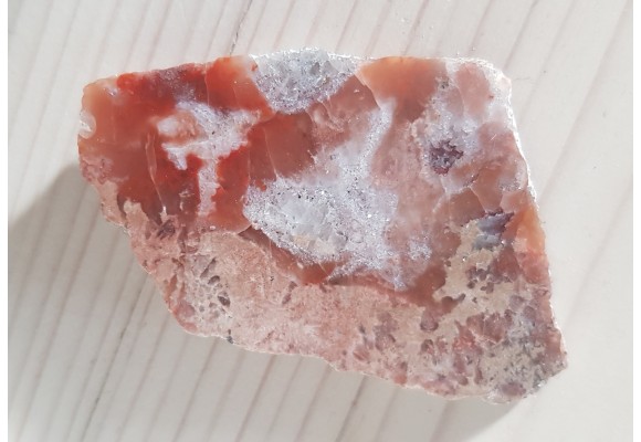 Żyłki chalcedonowo-kwarcowo-węglanowe w ryolicie z Ogorzelca