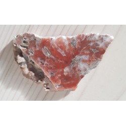 Żyłki chalcedonowo-kwarcowo-węglanowe w ryolicie z Ogorzelca