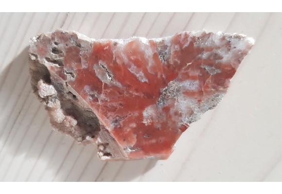 Żyłki chalcedonowo-kwarcowo-węglanowe w ryolicie z Ogorzelca