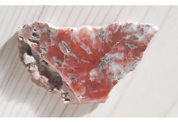 Żyłki chalcedonowo-kwarcowo-węglanowe w ryolicie z Ogorzelca