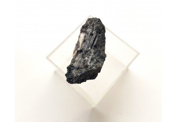 Turmalin z pegmatytów strzegomskich