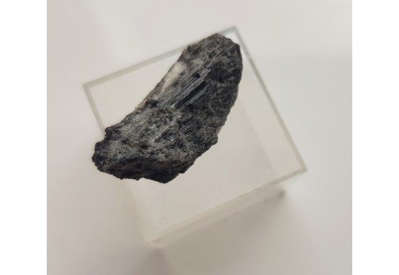 Turmalin z pegmatytów strzegomskich