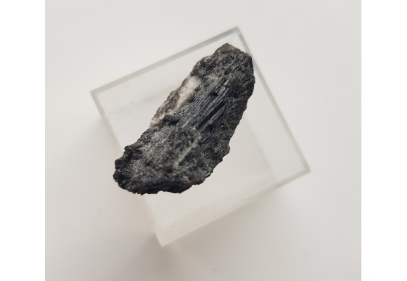 Turmalin z pegmatytów strzegomskich