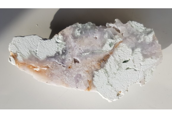 Fioletowy chalcedon z kopalni magnezytu w Wirach k. Sobótki