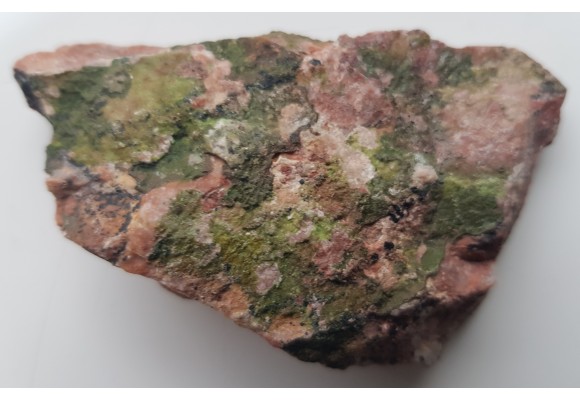 Olivenit na wapieniu dewońskim z Miedzianki w G. Świętokrzyskich