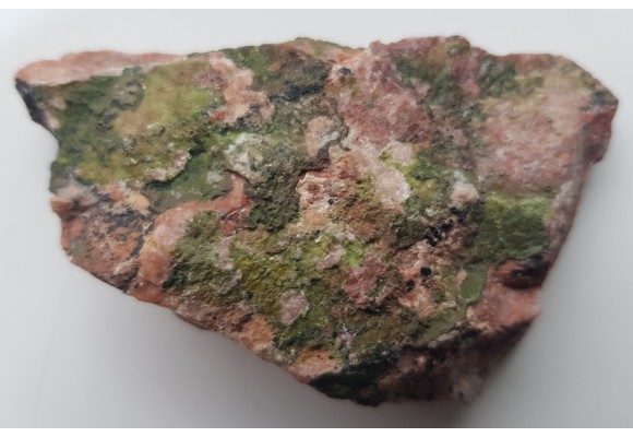 Olivenit na wapieniu dewońskim z Miedzianki w G. Świętokrzyskich