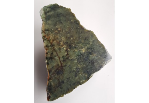 Okaz polerowanego nefrytu z Jordanowa Śląskiego