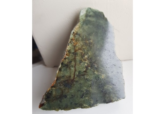 Okaz polerowanego nefrytu z Jordanowa Śląskiego