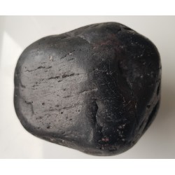 Pełny otoczak lidytu z naturalnym polerem z kulmu niecki śródsudeckiej z Jedliny koło Wałbrzycha