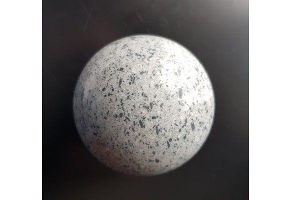 Kula z andezytu z Rosia Montana (Rumunia)