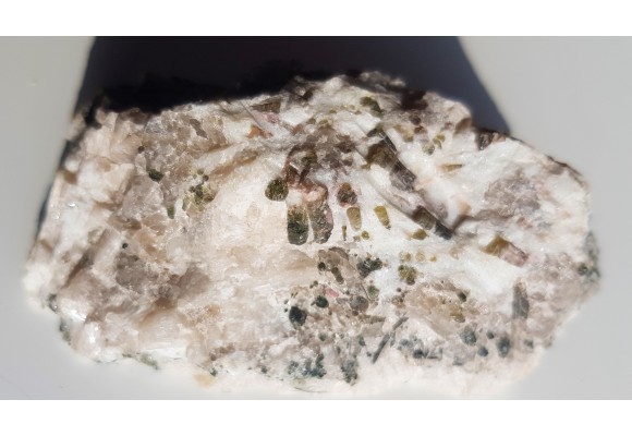 Barwne elbaity z Piławy Grn. w pegmatycie