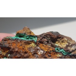 Malachit w żelaziaku brunatnym z Gór Kaczawskich