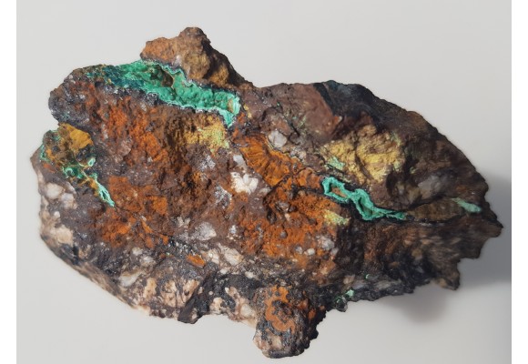 Malachit w żelaziaku brunatnym z Gór Kaczawskich