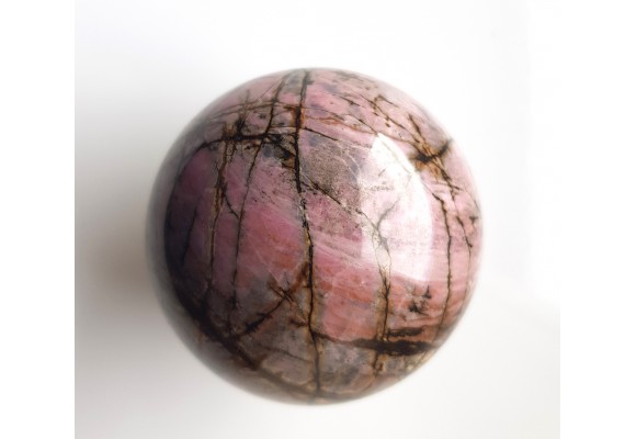 Unikatowa kula z rodonitu z Iacobeni w Rumunii