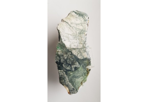 Rodingit z wtrąceniami minerałów chromu z Jordanowa Śląskiego