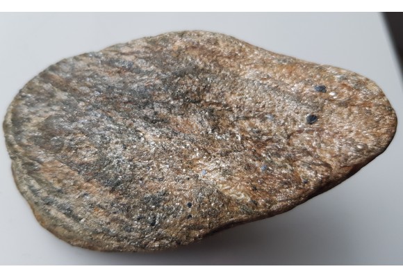 Minerał szeregu ilmenit-pirofanit z Czerniawy Zdr.