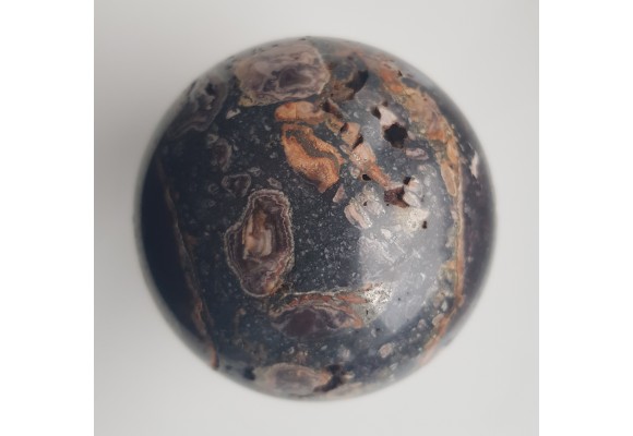 Piękna kula z rudy wstęgowej z Kosowa