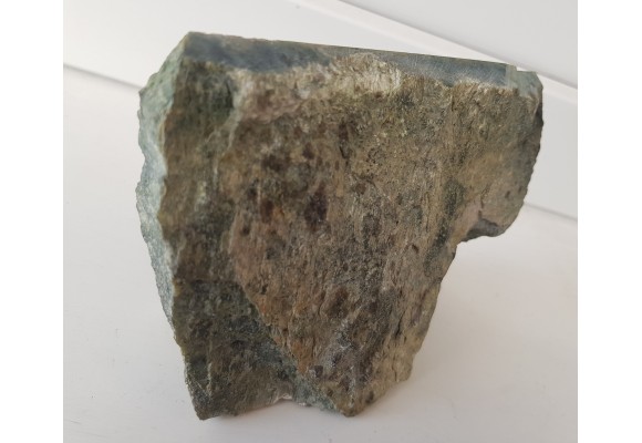 Masywny, polerowany nefryt z Jordanowa Śląskiego