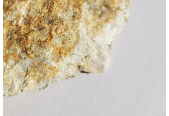 Allanit w pegmatycie z Koźmic, Wzg. Strach