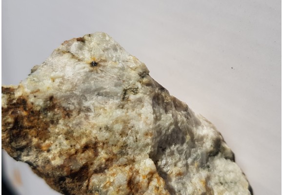 Allanit w pegmatycie z Koźmic, Wzg. Strach