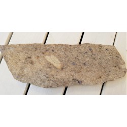 Płyta wyjątkowego gnejsu z fioletowymi blastami kwarcu