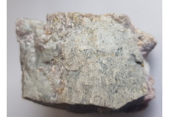 Kryształ spodumenu - rzadkiego piroksenu litowego z Piławy Grn.