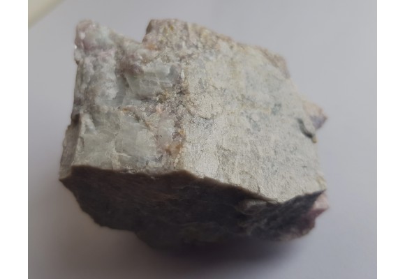 Kryształ spodumenu - rzadkiego piroksenu litowego z Piławy Grn.