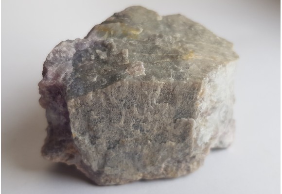 Kryształ spodumenu - rzadkiego piroksenu litowego z Piławy Grn.