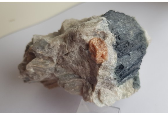 Turmalin, spessartyn i spodumen w pegmatycie z Piławy Górnej