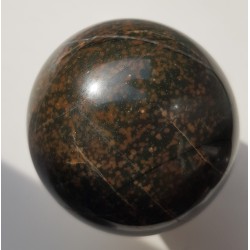 Kula z wyjątkowej skały - adinolu z okolic Wałbrzycha