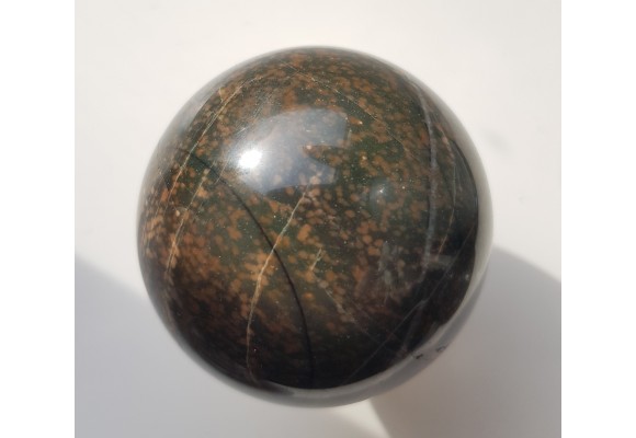 Kula z wyjątkowej skały - adinolu z okolic Wałbrzycha