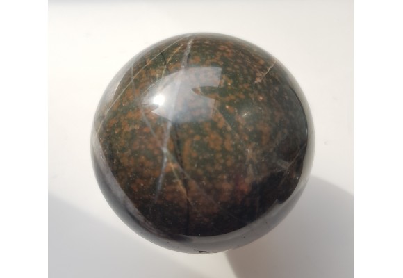 Kula z wyjątkowej skały - adinolu z okolic Wałbrzycha