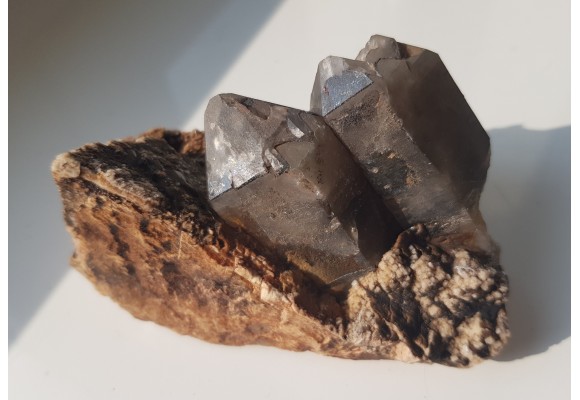 Kwarce dymne na skaleniu z Cieplic k. Jeleniej Góry