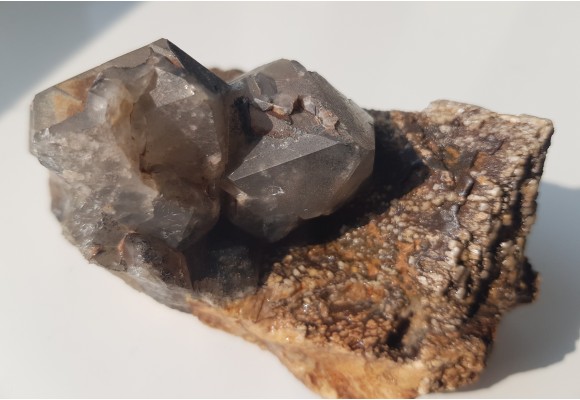 Kwarce dymne na skaleniu z Cieplic k. Jeleniej Góry