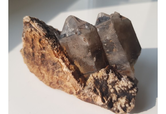 Kwarce dymne na skaleniu z Cieplic k. Jeleniej Góry