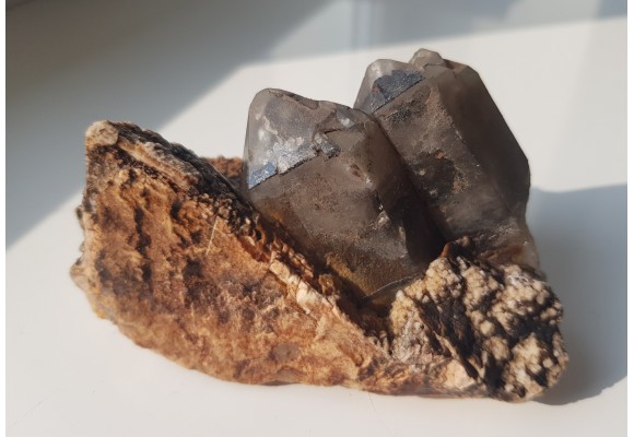 Kwarce dymne na skaleniu z Cieplic k. Jeleniej Góry